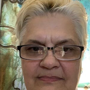 Meet your Posher, Adelfa